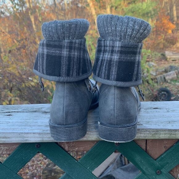 Just fab Sweater Trim Gray Boots Sz 6 - Picture 3 of 11